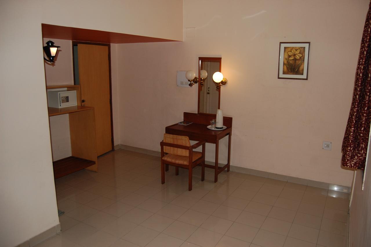 Hotel Raviraj Pune Exterior foto